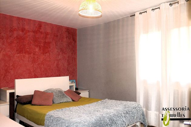 Foto 1 de Pis en venda a calle Montserrat Roig de 3 habitacions amb balcó i aire acondicionat