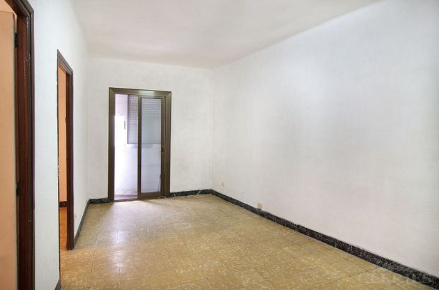 Foto 1 de Piso en venta en Sants-Badal de 3 habitaciones con ascensor
