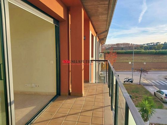 Foto 2 de Piso en venta en Santa Eulàlia de Ronçana de 3 habitaciones con terraza y piscina