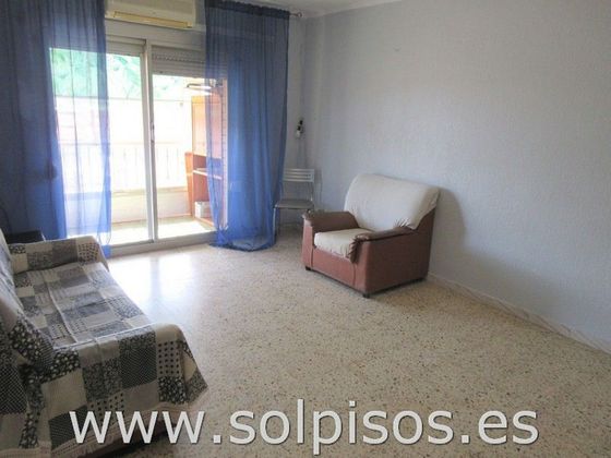 Foto 2 de Pis en venda a Centre - Prat de Llobregat, El de 4 habitacions amb balcó i aire acondicionat