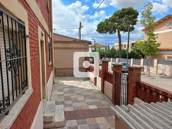 Foto 2 de Xalet en venda a Parets del Vallès de 6 habitacions amb terrassa i balcó
