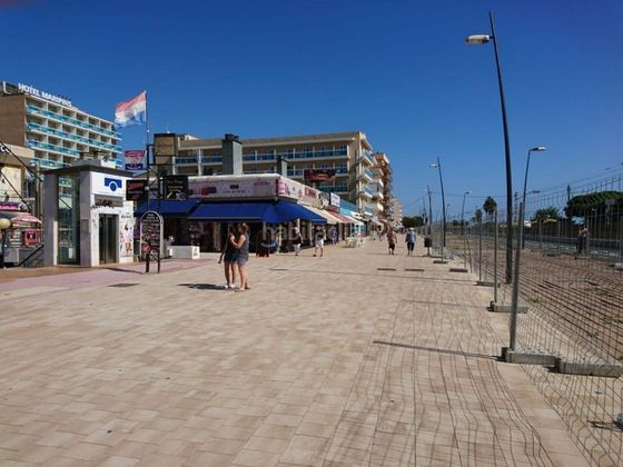 Foto 2 de Venta de local en paseo Maritim con terraza