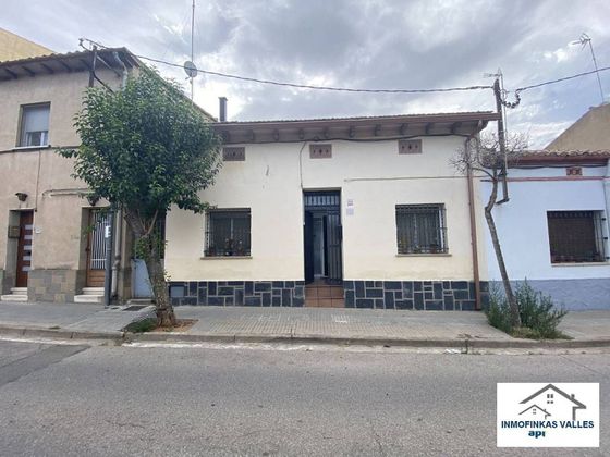 Foto 1 de Casa en venda a Parets del Vallès de 4 habitacions amb terrassa i jardí