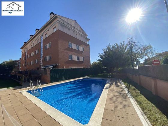 Foto 2 de Piso en venta en Parets del Vallès de 3 habitaciones con terraza y piscina