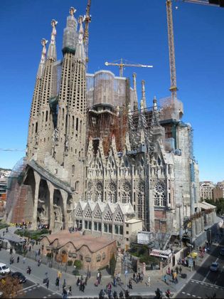 Foto 1 de Alquiler de piso en La Sagrada Família de 2 habitaciones con terraza y muebles