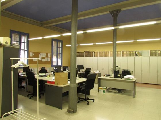 Foto 1 de Alquiler de oficina en Casc Antic de 80 m²
