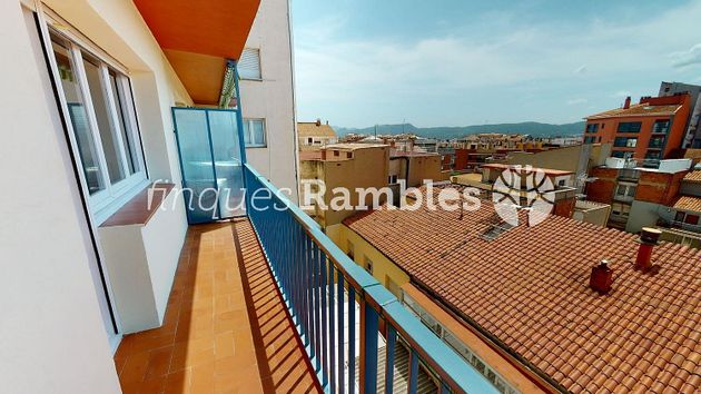 Foto 2 de Pis en venda a El Poble Sec de 4 habitacions amb terrassa i balcó