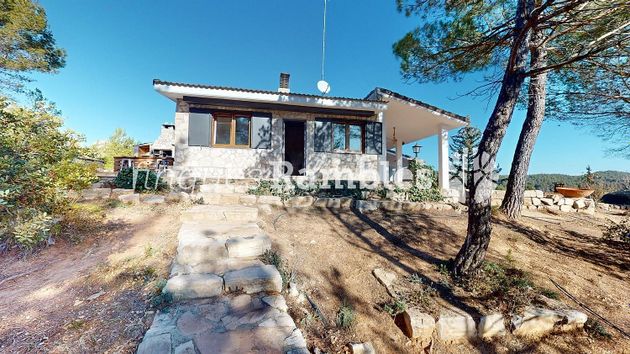 Foto 1 de Venta de casa rural en Santa Maria de Miralles de 3 habitaciones con terraza y piscina