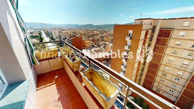 Foto 2 de Piso en venta en El Poble Sec de 4 habitaciones con terraza y balcón