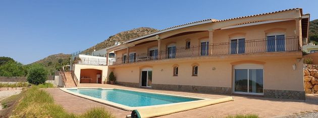 Foto 1 de Chalet en venta en Pau de 5 habitaciones con terraza y piscina