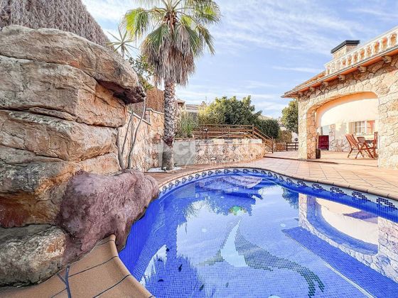 Foto 1 de Casa en venda a Els Pavos de 4 habitacions amb terrassa i piscina