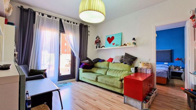 Foto 2 de Àtic en venda a Sant Andreu de Palomar de 2 habitacions amb terrassa i aire acondicionat