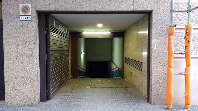 Foto 1 de Alquiler de garaje en calle Diputacio de 8 m²