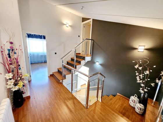 Foto 1 de Alquiler de casa adosada en Sant Esteve Sesrovires de 5 habitaciones con garaje y balcón