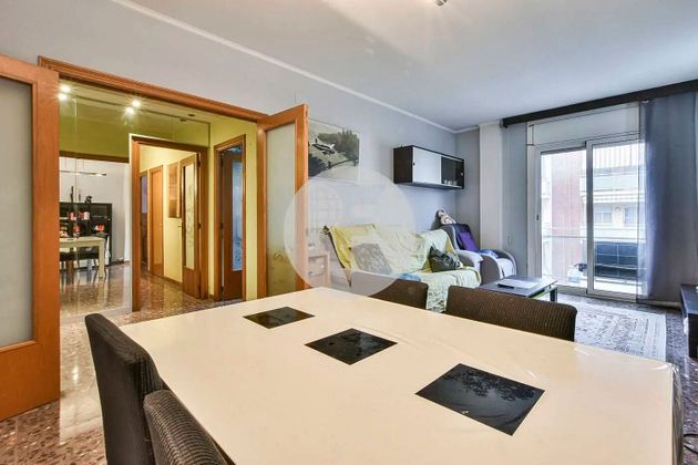 Foto 2 de Pis en venda a Centre - Colomeres - Rambles de 3 habitacions amb balcó i aire acondicionat
