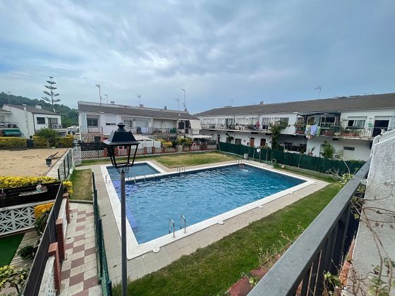 Foto 2 de Casa adosada en venta en urbanización Can Gelat de 4 habitaciones con terraza y piscina