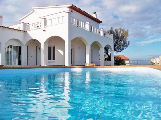 Foto 2 de Xalet en venda a calle Punta Montgo de 4 habitacions amb terrassa i piscina