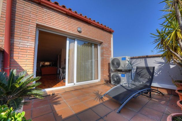 Foto 2 de Casa en venta en Sant Andreu de Palomar de 4 habitaciones con terraza y jardín