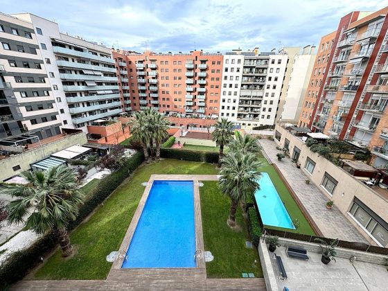 Foto 1 de Pis en venda a Provençals del Poblenou de 2 habitacions amb terrassa i piscina