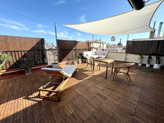 Foto 1 de Àtic en venda a El Gòtic de 2 habitacions amb terrassa i balcó
