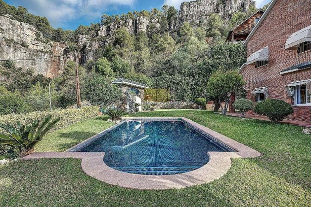 Foto 2 de Casa en venta en Vallirana de 4 habitaciones con terraza y piscina