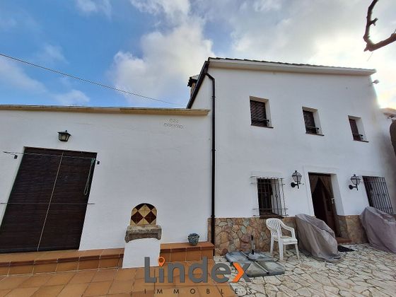 Foto 2 de Casa rural en venda a Sant Cebrià de Vallalta de 3 habitacions amb jardí i calefacció