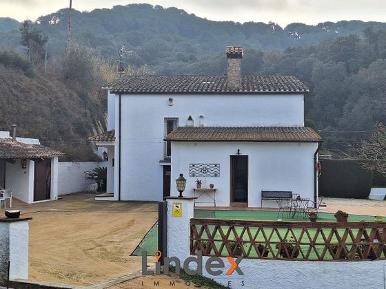 Foto 1 de Venta de casa rural en Sant Cebrià de Vallalta de 3 habitaciones con jardín y calefacción