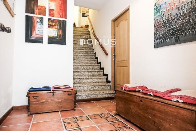 Foto 2 de Casa en venda a Besalú de 4 habitacions amb jardí i balcó