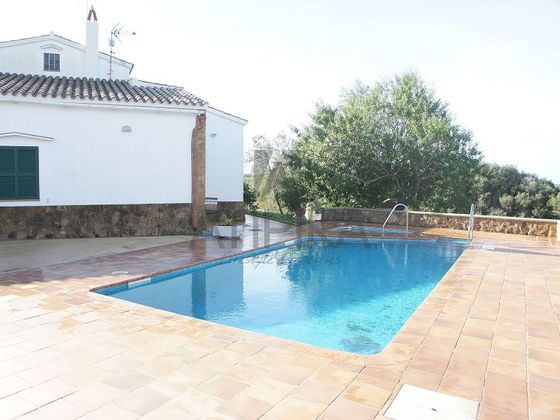 Foto 2 de Chalet en venta en Alaior de 5 habitaciones con terraza y piscina