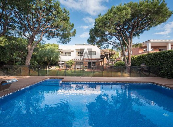 Foto 1 de Xalet en venda a Gavà Mar de 6 habitacions amb terrassa i piscina