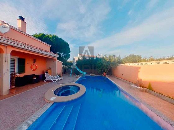Foto 2 de Venta de chalet en Castell (Es) de 5 habitaciones con terraza y piscina