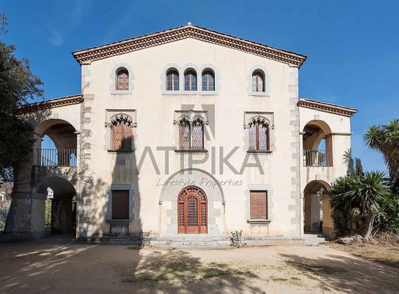 Foto 1 de Casa rural en venta en calle Enric Morera de 14 habitaciones con terraza y piscina