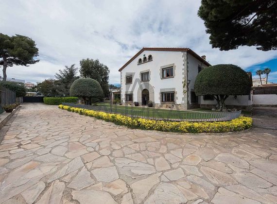 Foto 2 de Xalet en venda a Sant Andreu de Llavaneres de 6 habitacions amb terrassa i jardí