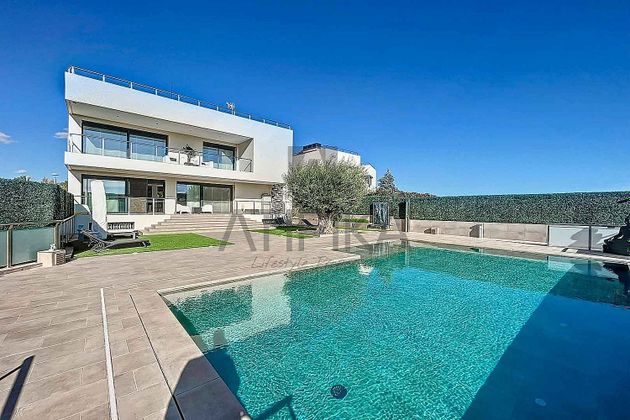 Foto 1 de Chalet en venta en Montgat de 5 habitaciones con terraza y piscina