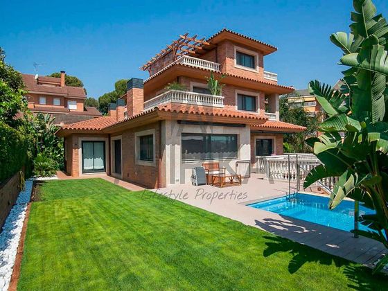 Foto 1 de Xalet en venda a Montmar de 7 habitacions amb terrassa i piscina