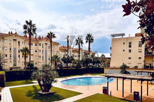 Foto 2 de Dúplex en venta en Can Girona - Terramar - Can Pei - Vinyet de 4 habitaciones con terraza y piscina