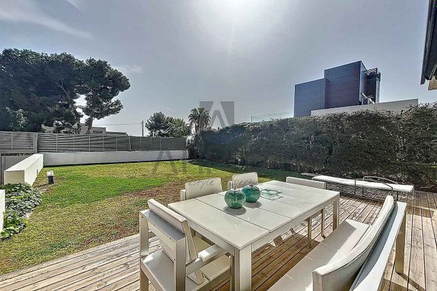 Foto 2 de Casa adossada en lloguer a Ciutat Diagonal - La Miranda - La Mallola de 5 habitacions amb terrassa i jardí