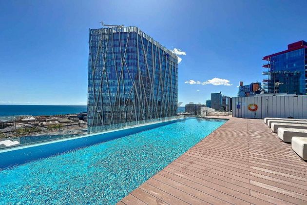 Foto 1 de Pis en venda a El Besós i el Maresme de 2 habitacions amb terrassa i piscina