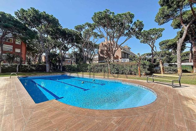 Foto 1 de Casa en venta en Gavà Mar de 4 habitaciones con terraza y piscina