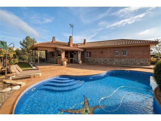 Foto 1 de Casa en venda a Viladecavalls de 4 habitacions amb terrassa i piscina