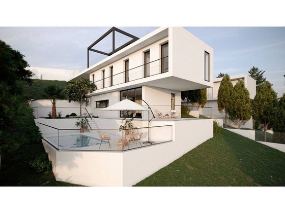Foto 2 de Casa en venta en Matadepera de 4 habitaciones con piscina y garaje