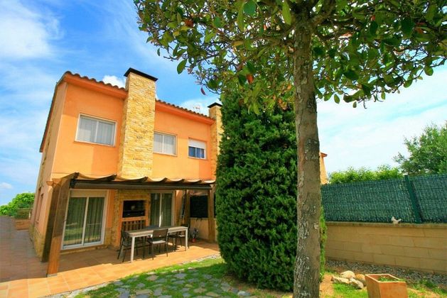 Foto 2 de Casa en venta en Flaçà de 4 habitaciones con terraza y garaje