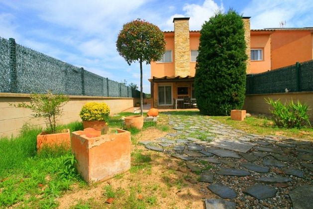 Foto 1 de Casa en venta en Flaçà de 4 habitaciones con terraza y garaje