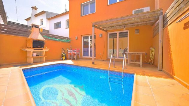 Foto 1 de Casa adossada en venda a Vila de Palafrugell - Llofriu - Barceloneta de 3 habitacions amb terrassa i piscina
