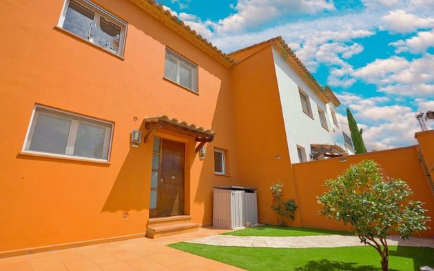Foto 2 de Casa adossada en venda a Vila de Palafrugell - Llofriu - Barceloneta de 3 habitacions amb terrassa i piscina
