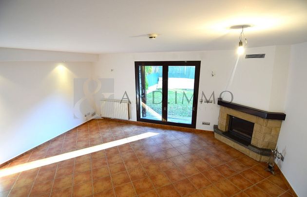 Foto 2 de Casa en venda a Aixirivall de 3 habitacions amb terrassa i garatge