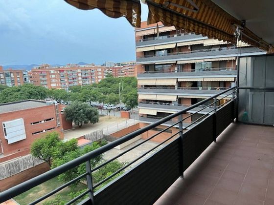 Foto 1 de Venta de piso en Almeda - El Corte Inglés de 3 habitaciones con piscina y jardín