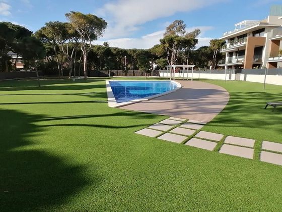 Foto 1 de Piso en venta en Gavà Mar de 4 habitaciones con terraza y piscina