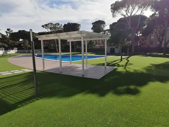 Foto 2 de Piso en venta en Gavà Mar de 4 habitaciones con terraza y piscina