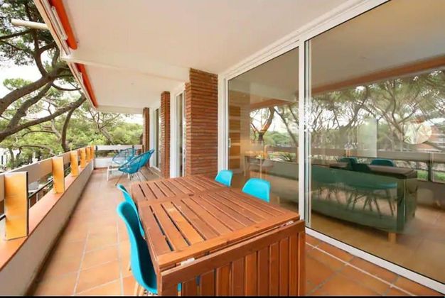 Foto 1 de Piso en venta en Gavà Mar de 3 habitaciones con terraza y piscina
